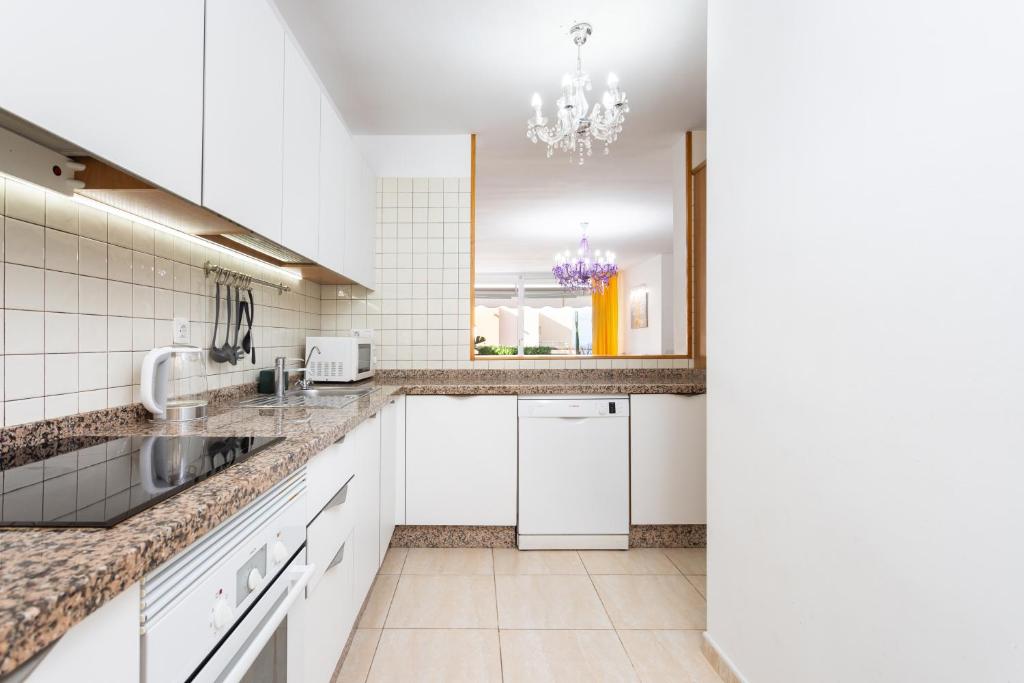 Beautiful two-storey house with terrace and patio in an exclusive area - 4