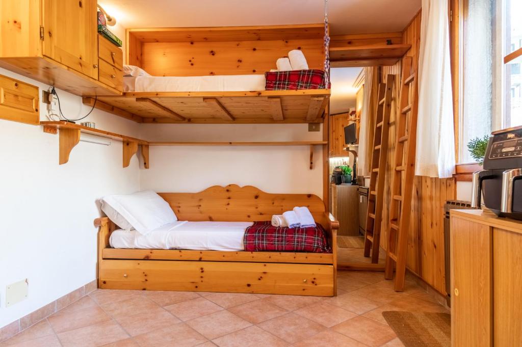 MCX Vacation Rental - La Casetta A Cervinia, Ski-out studio apartment, a few steps from the cable car! - 2