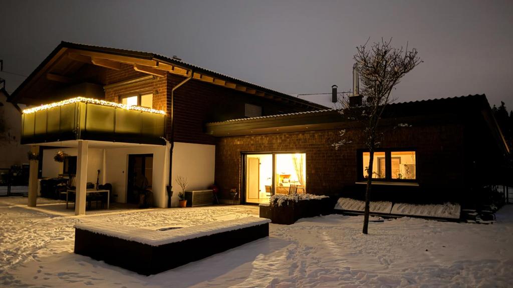 Ferienwohnung Weitblick Wangen im Allgäu - Zwei Schlafzimmer - Terrasse - Kamin - 2