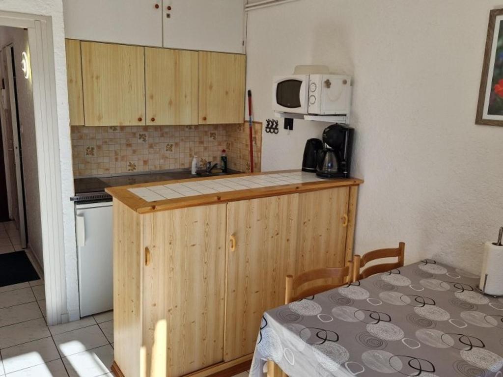 Studio Cabine au cœur des Angles, pratique avec espace nuit - 2