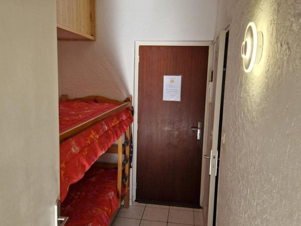 Studio Cabine au cœur des Angles, pratique avec espace nuit - 3