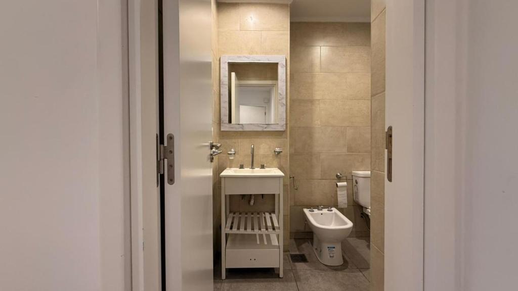 Luminoso monoambiente con balcón en Plaza Mitre - 5