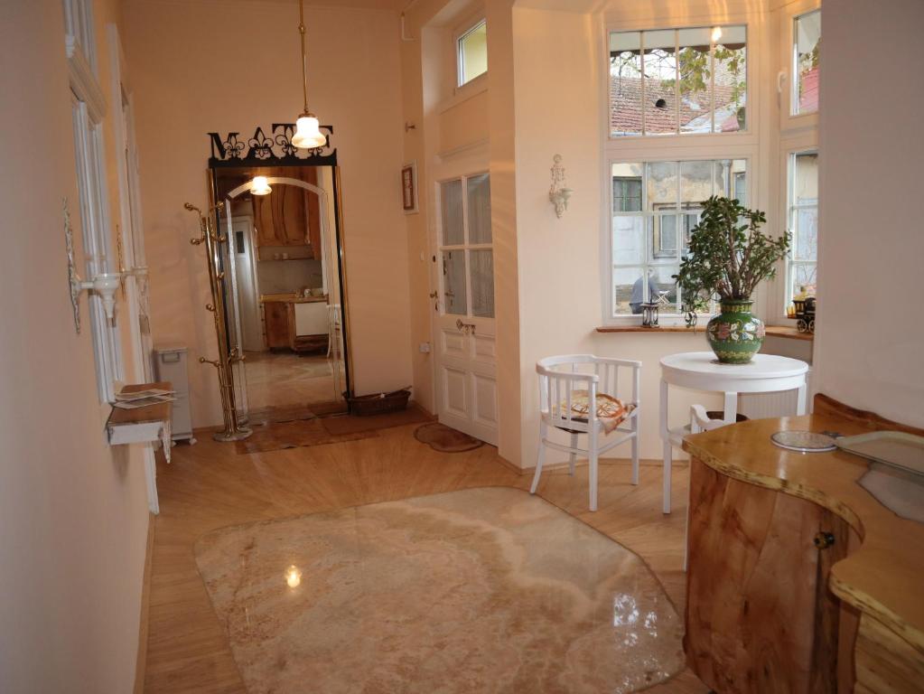 Golden Sun Salon - 2