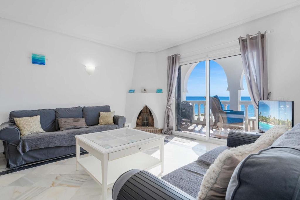 Bright Beachfront Apartment - ref 157 by Costarentals - 4