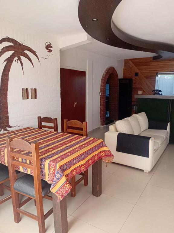 Casa a metros de la playa - 1