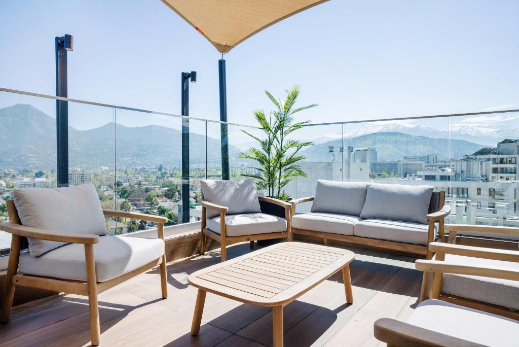 Modern 2BR Flat for 5 in Lively Las Condes Oasis - 1