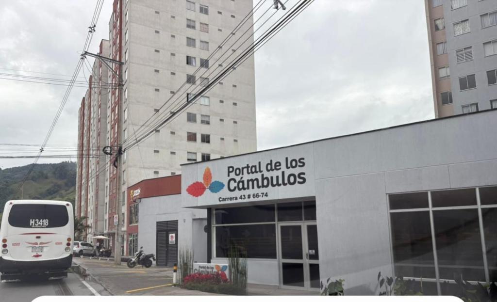 Apartamento cerca Terminal de Transportes y Cable aéreo - 2