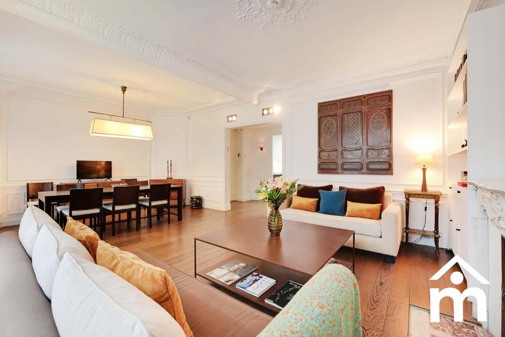 Marais 2B with Balcony by Melvane Luxury - 2
