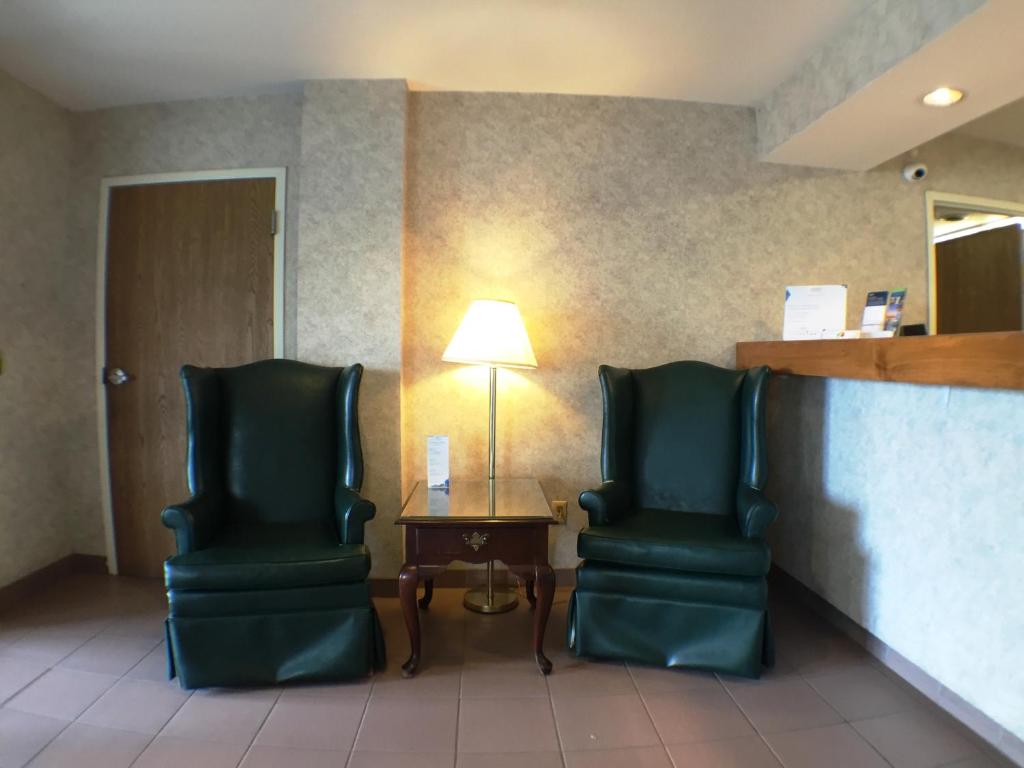 Super 8 By Wyndham Canandaigua photo