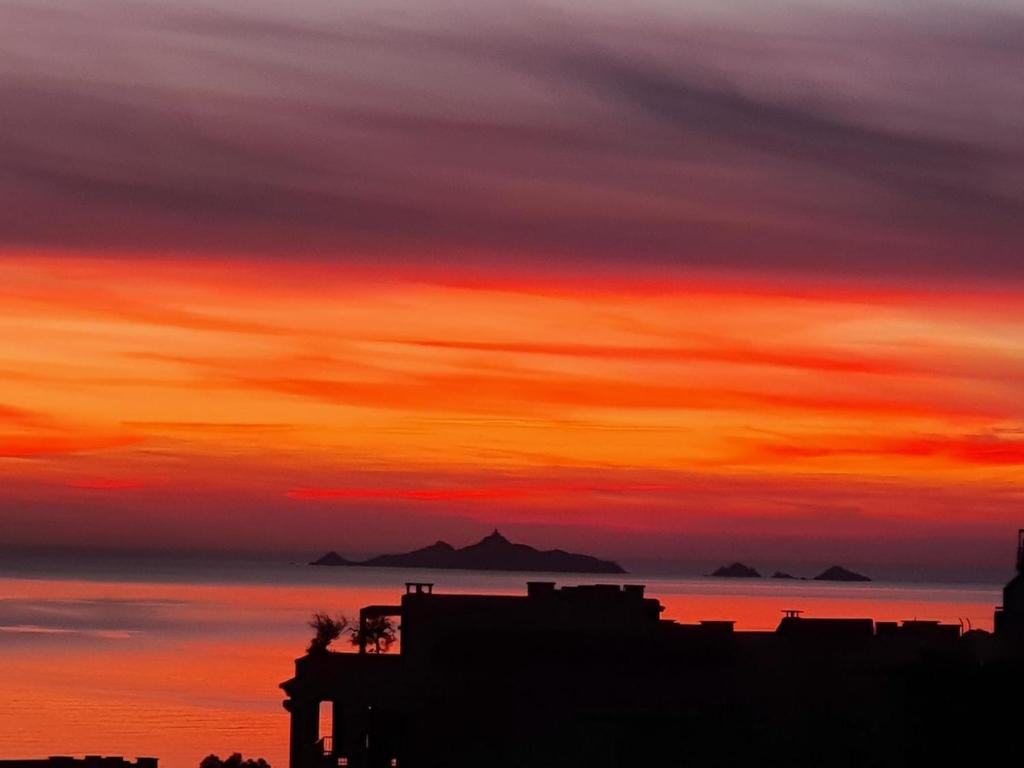 Le Balcon des Sanguinaires - studio cosy avec vue sur le Golfe d'Ajaccio et les Îles Sanguinaires - 4
