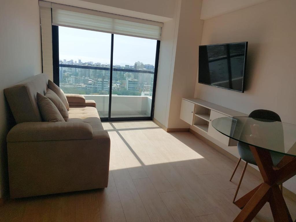 Modern Apartment with AC and Pool near Miraflores, Fast WiFi - 2