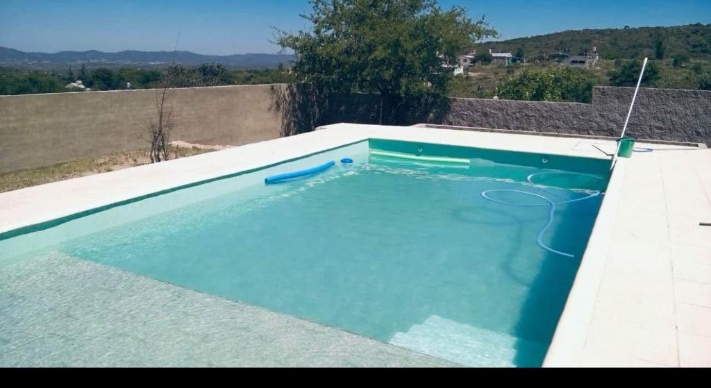 Alquilo casa totalmente equipada con pileta y vista a las Sierras - 2