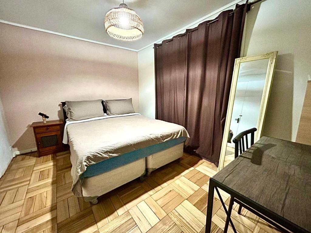 Habitación privada con estacionamiento - Sector Los Dominicos - 2