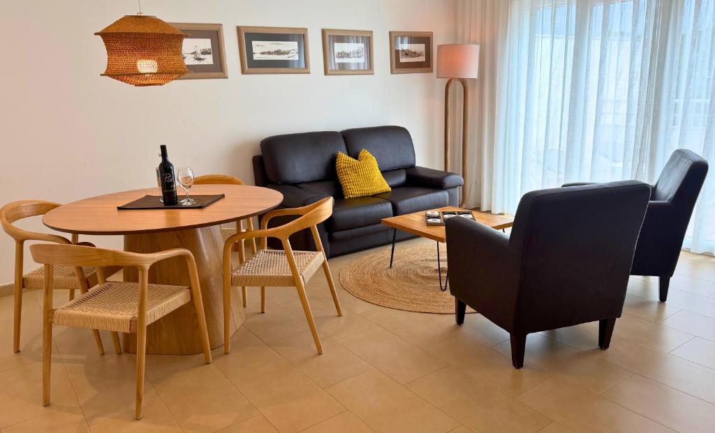 Guestroom, Pine Tree Seaside Apartments 500m to Beach in Albufeira