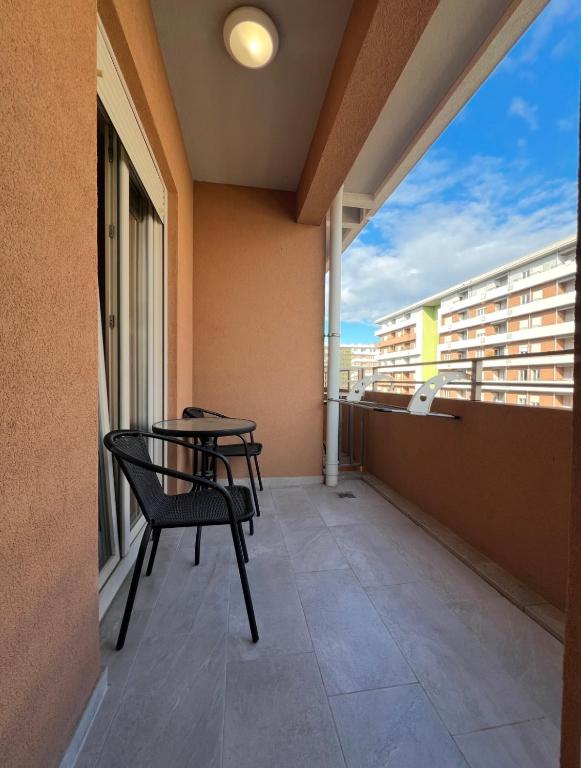 White Homes 1BR - Central Point - 4