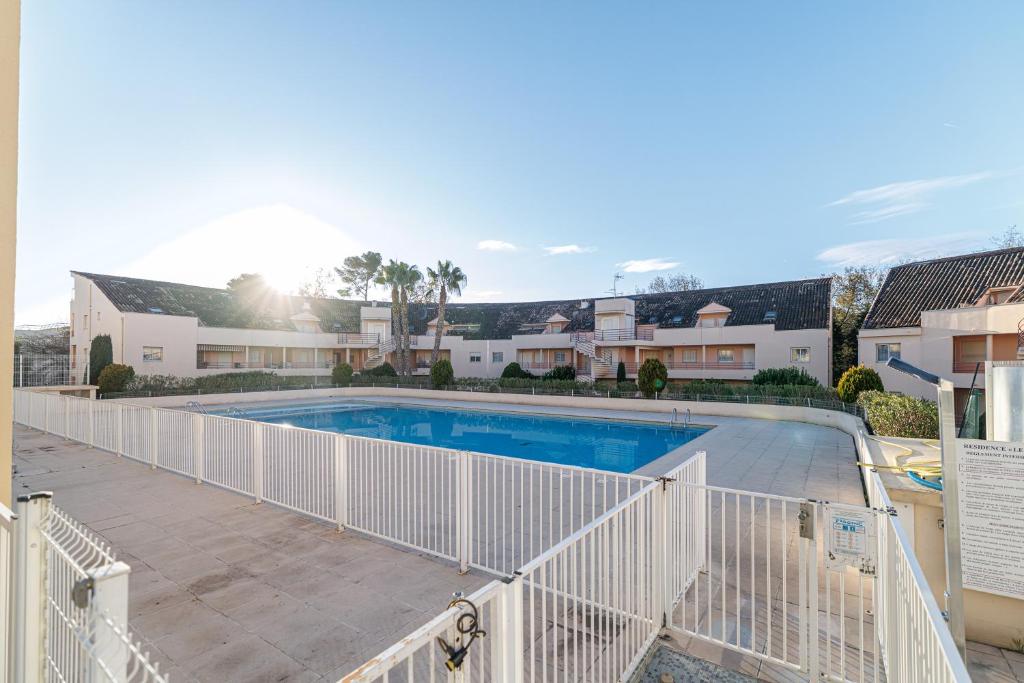 Royal Park - Happy Rentals - 2