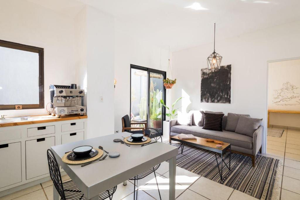 Outsite Los Cabos - Entire 4-Bedroom Home - 5