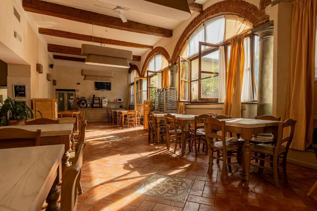 Shared lounge/TV area