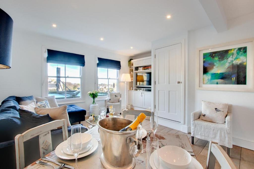 3 Bed in St Ives photo 3