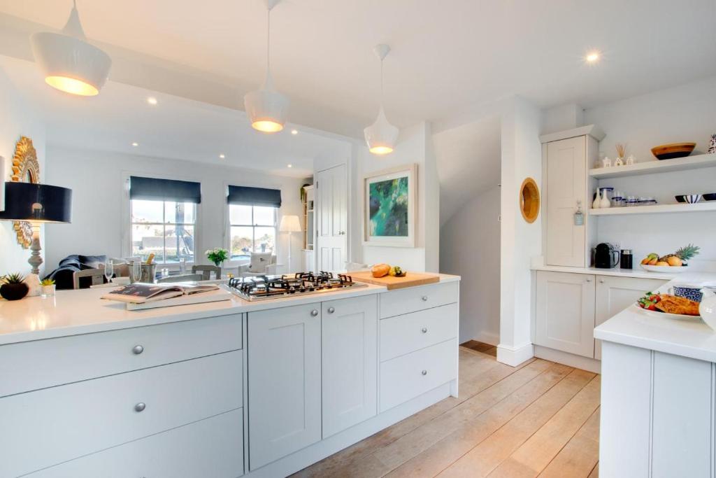 3 Bed in St Ives photo 6