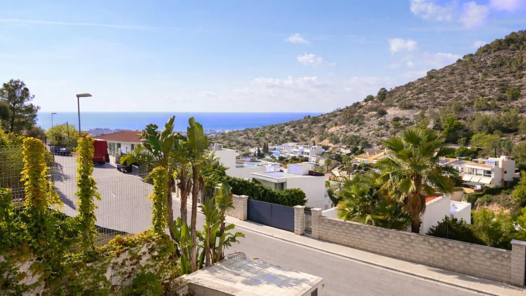 Tranquil Duplex Sitges, sea views, private parking, terrace - 2
