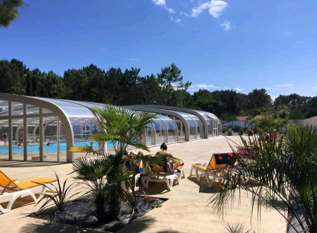 Séjour famille en Vendée - Mobil home 4 personnes avec terrasse & piscines - 1