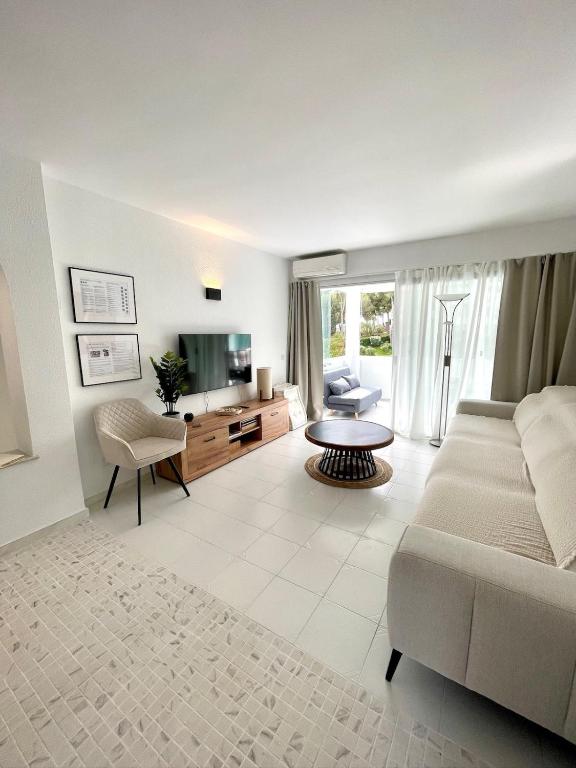 2 bedroom apt walking distance to the beach - 1