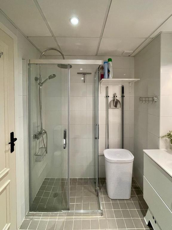 2 bedroom apt walking distance to the beach - 2