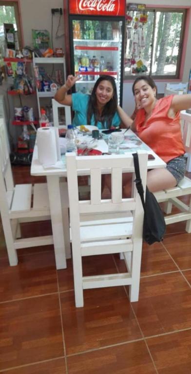 Cafeteria y Cabañas Eluney - Llaurel - 3