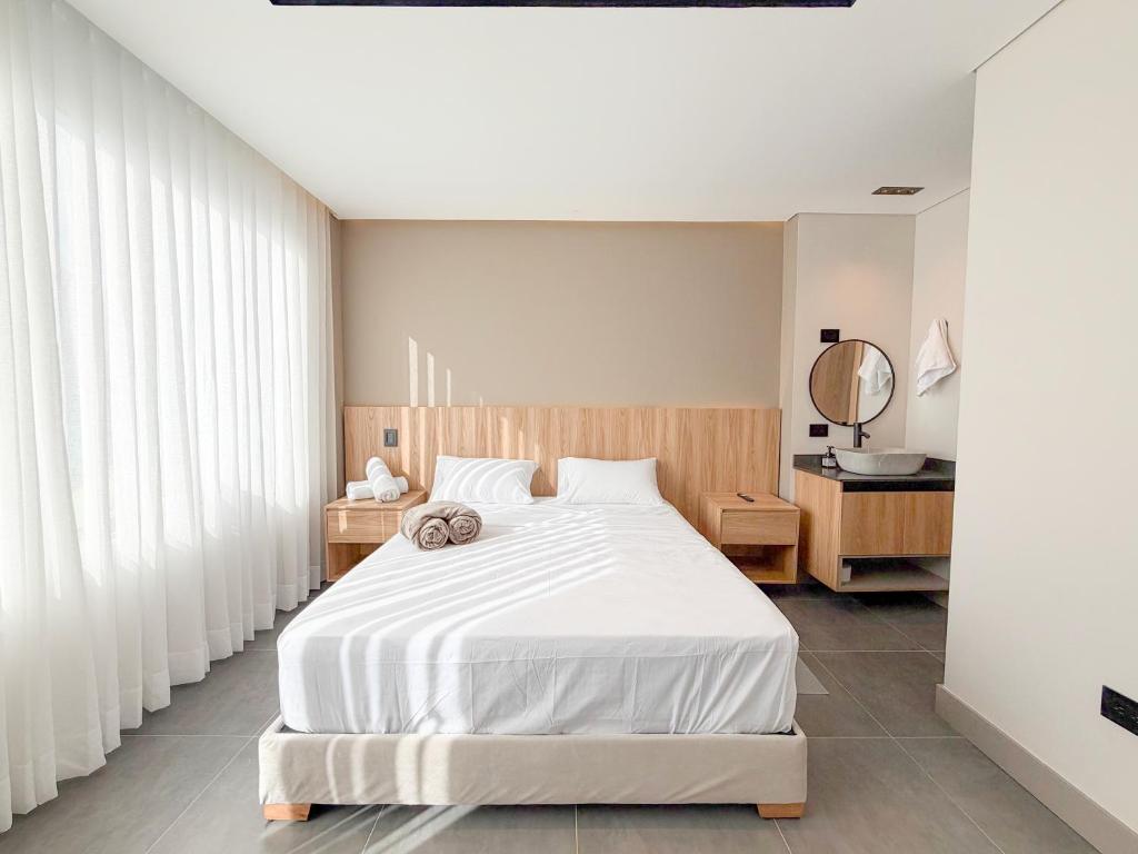 Cielo Verde 102-Luxury Apartment 3 Min from Airport JMC - 4