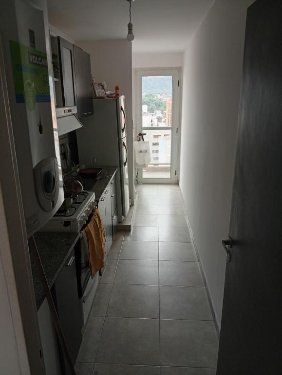 Un hermoso departamento con vista a la ciudad ubicado en calle arenales 1233-centro - 4