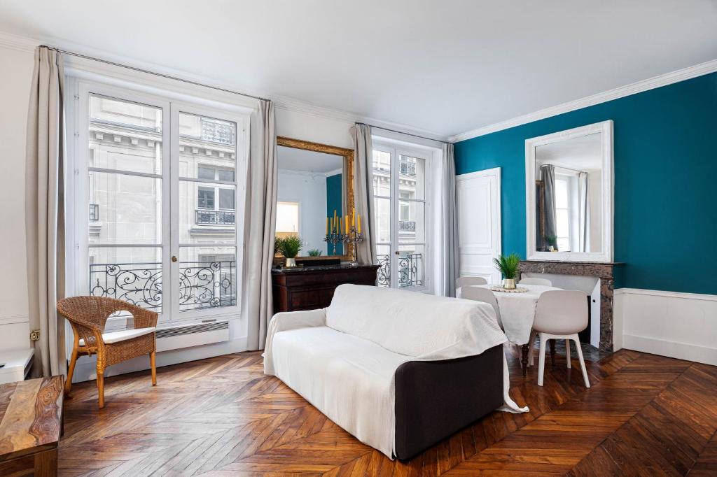 Elegant Apartment Near Louvre - 2