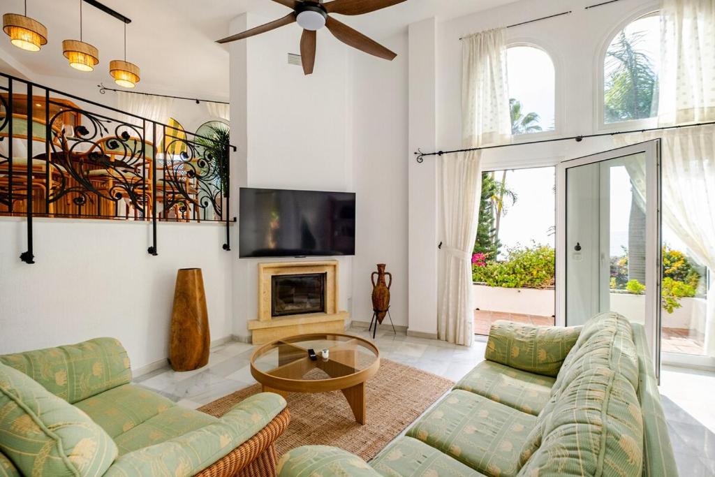 Oasis Beachfront Luxury Villa - 2