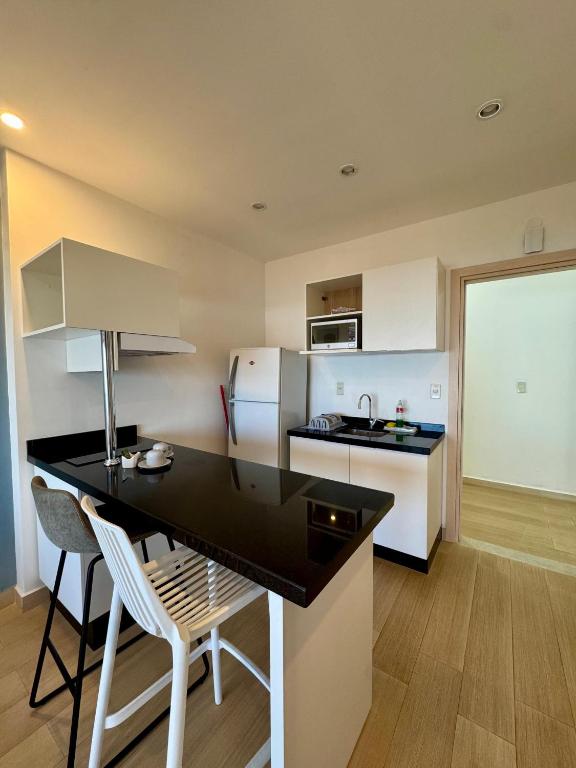 Modern apartment one block from the beach - 2