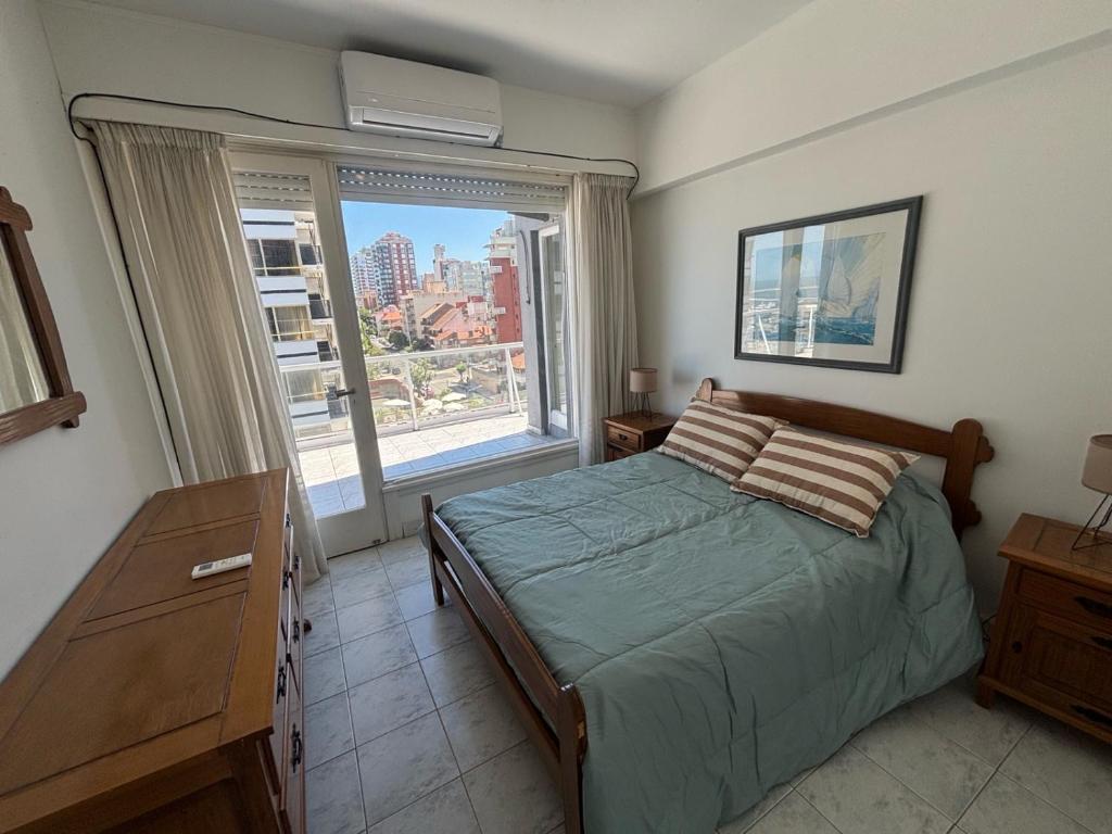 Excelente departamento de 4 ambientes en Playa Grande - 1