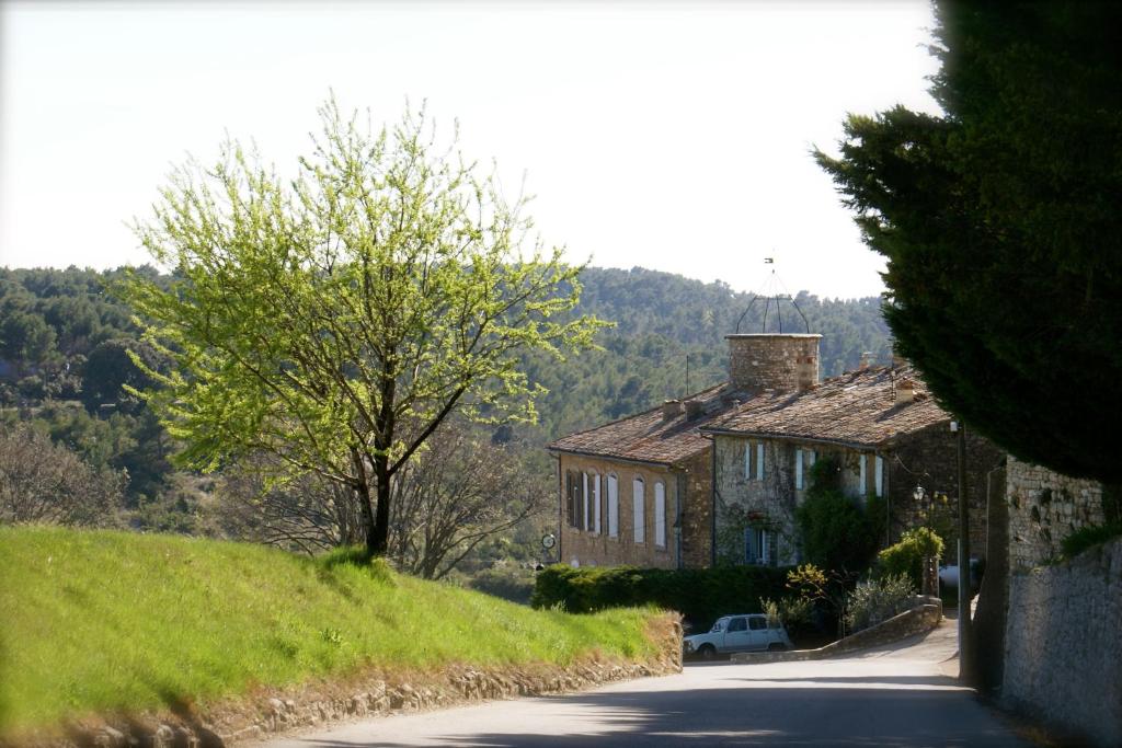 Hotel Restaurant Le Crillon Luberon Hotel Restaurant Le Crillon Luberon