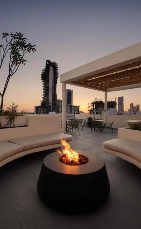 102 Un Modern Living - 2