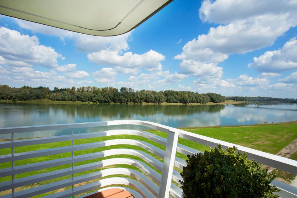 Hotel Navis photo
