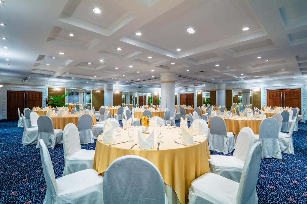 Banquet hall