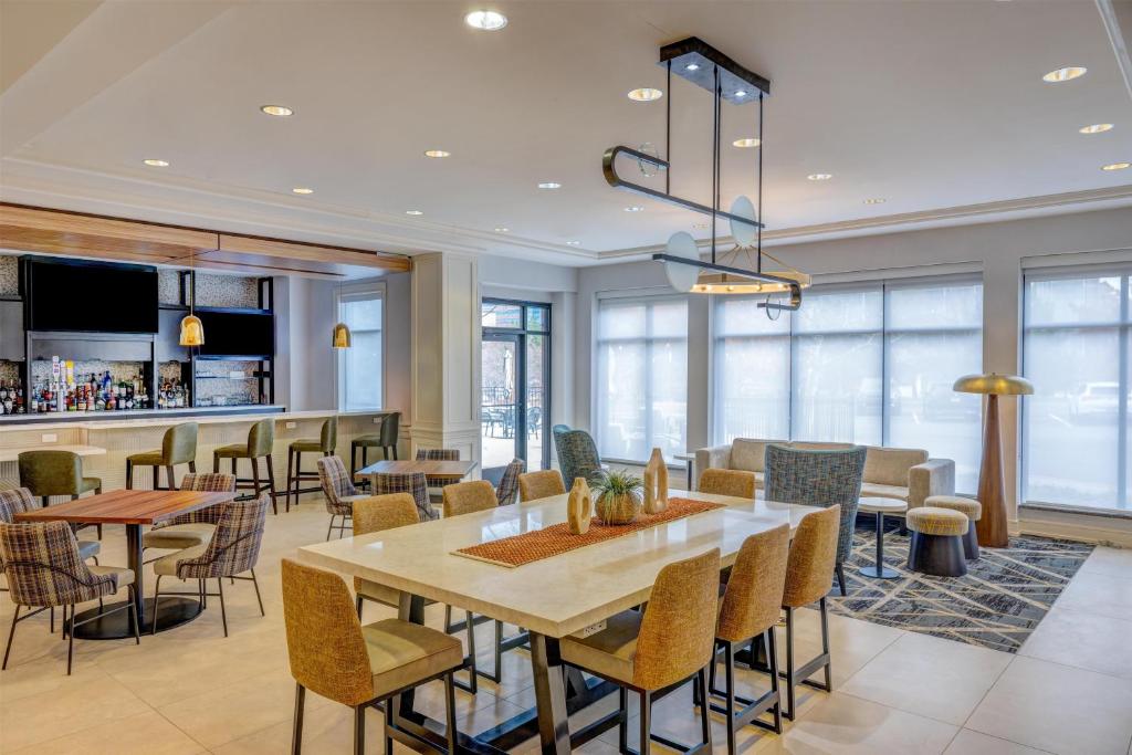 ヒルトン ガーデン イン デンバー テック センター (Hilton Garden Inn Denver Tech Center) ラウンジ