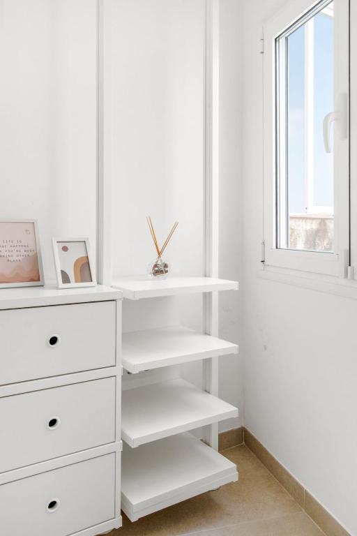 Stylish 2BR Flat in Nerja 1 Min to Torrecilla Beach - 2