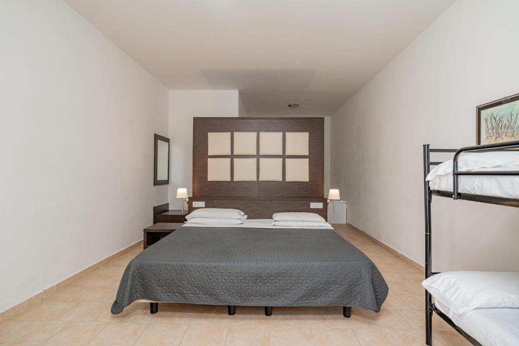 Club Esse Sunbeach — Hotel rooms in Squillace, Calabria