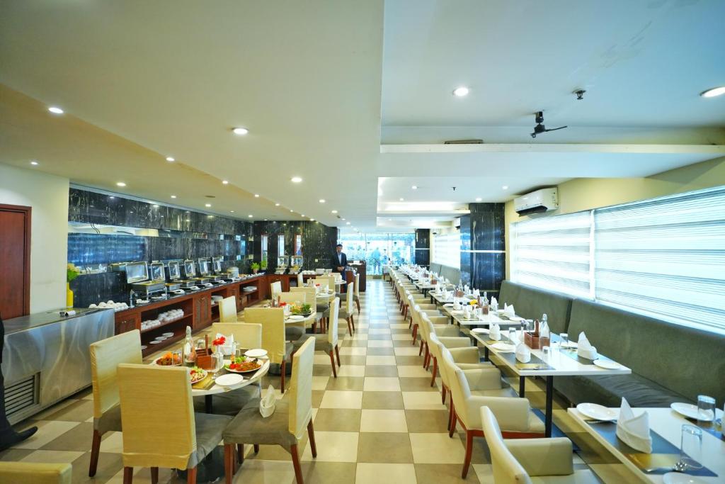 Restaurant, The Altruist Business Hotel- Hitech in Hyderabad