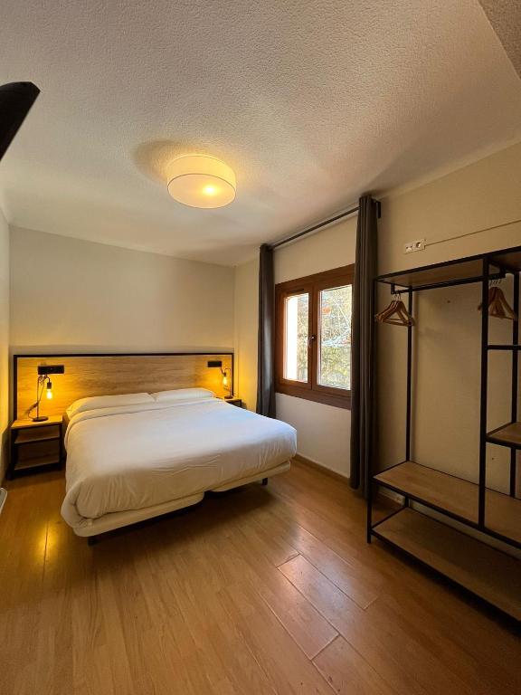 Hotel NIU a 50 m del Funicamp - 4
