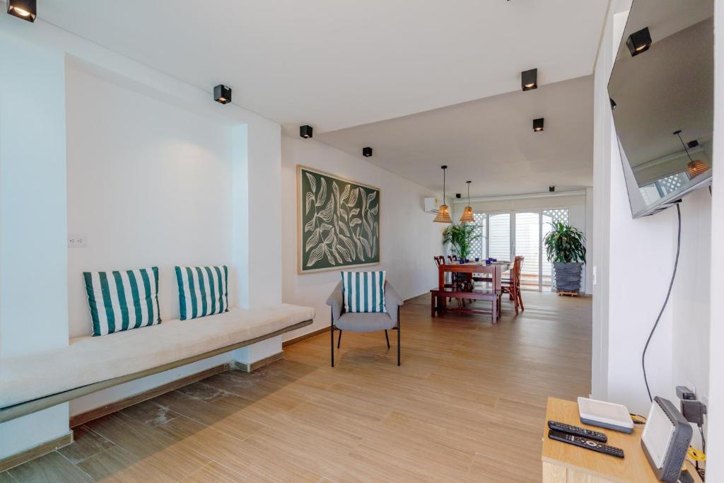 Lux Beach House, Aldaba Selection - 3