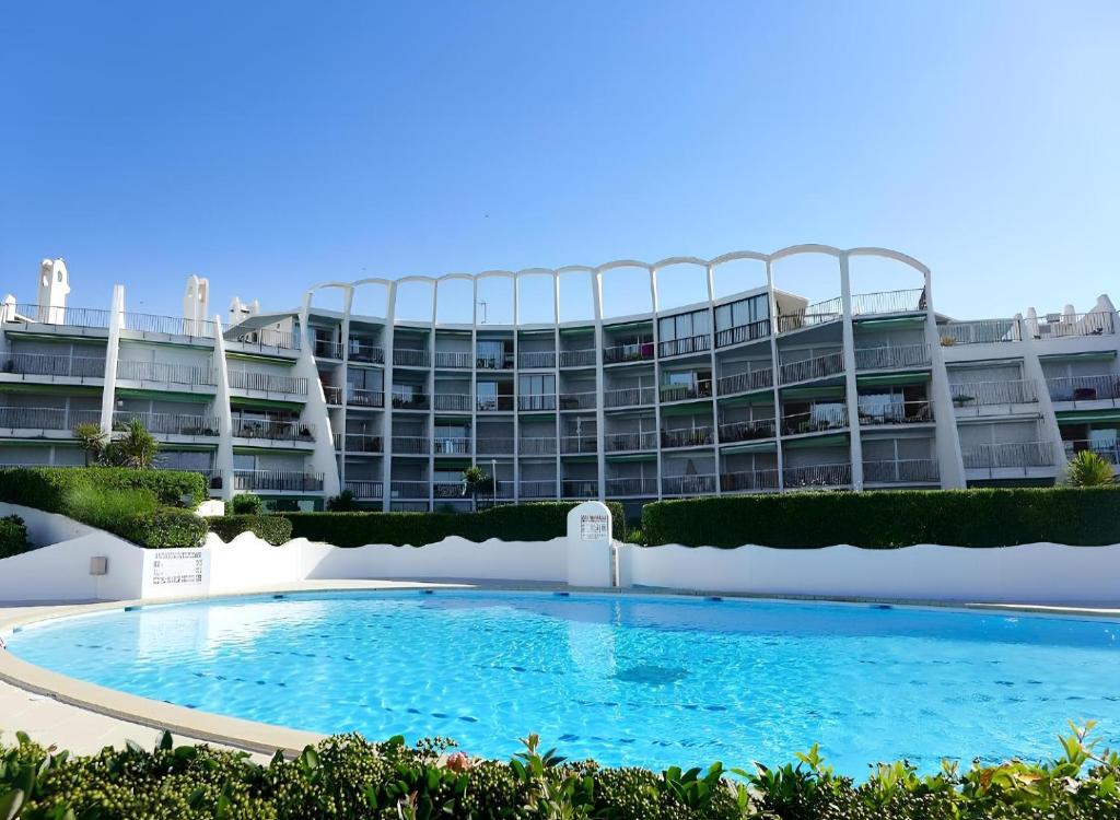 Studio 4 pers, 1ère ligne, Piscine, Vue mer latérale - 3