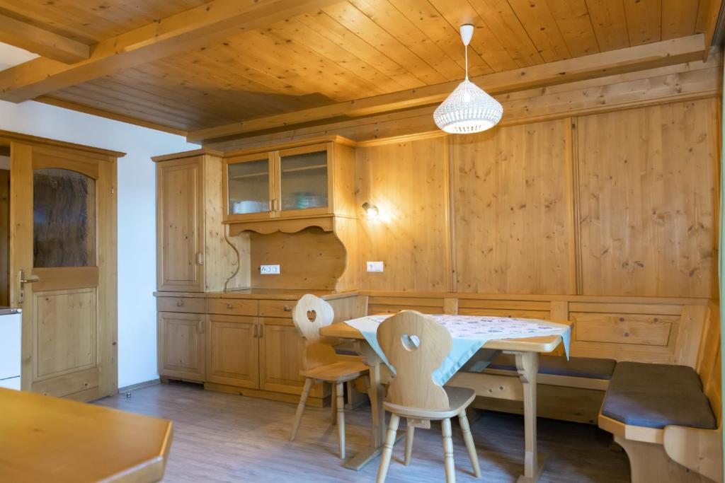 ZuHaus Gruab - Dog Friendly Tyrolean Apartment with fireplace Wildschönau Premiumcard - 5