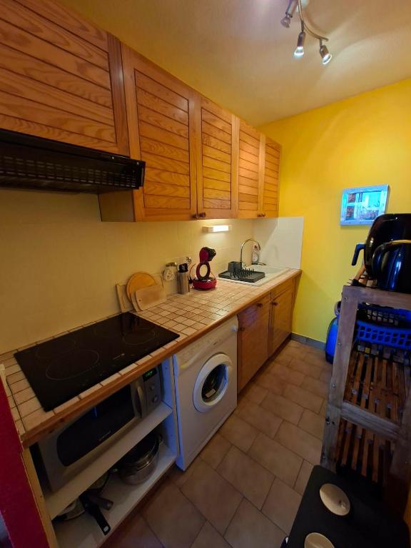 4SOM5- Appartement T2 avec jolie vue sur les collines - 3