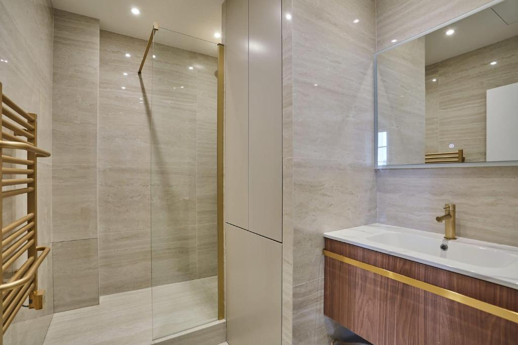 Eiffel Tower Apartment/Invalide by Studioprestige - 4