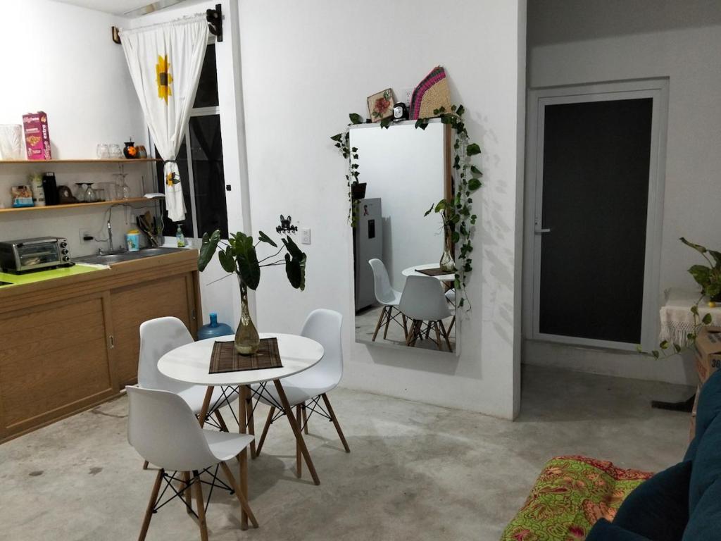 Small apartment with entrance to the beach - 1